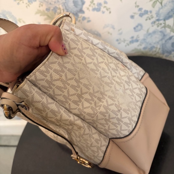 Michael Kors Tan and Cream Shoulder Bag - Picture 3 of 12